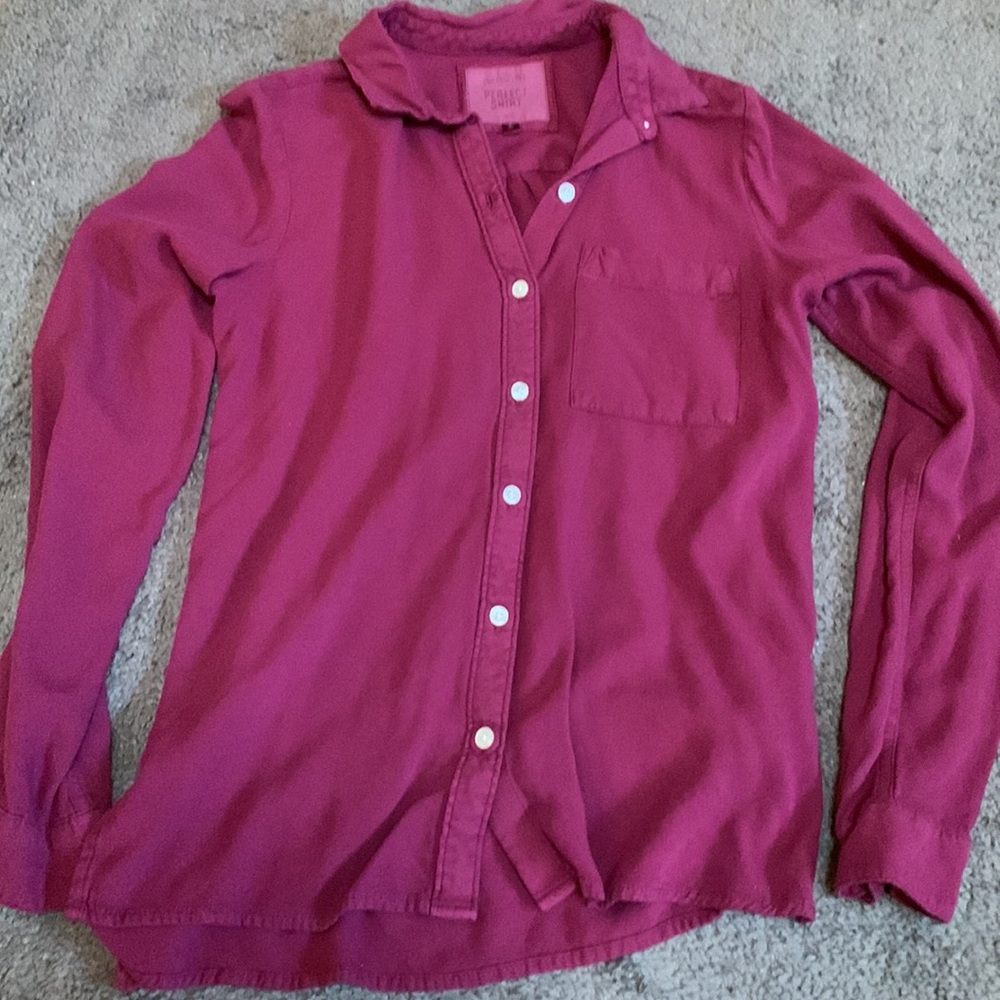Women’s button up shirt. Size S
